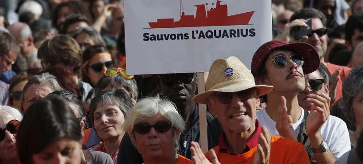 Χιλιάδες στους δρόμους της Γαλλίας για τους πνιγμούς μεταναστών στη Μεσόγειο (Εικόνες)